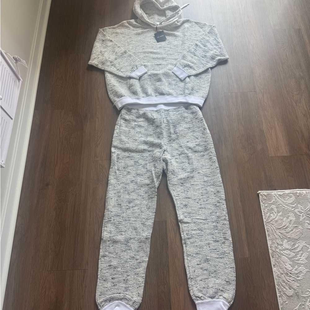Women’s St. John jogging set size large nwt